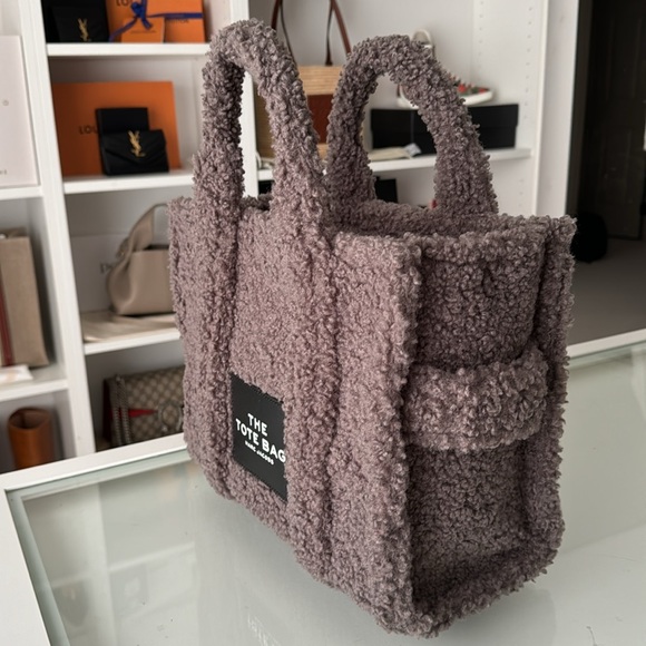 MARC JACOBS Medium Teddy Tote Bag + Crossbody Strap - Picture 9 of 14